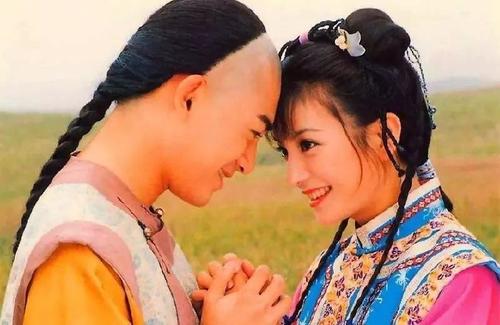 《还珠格格》过去这么久，大家都好吗？赵薇入豪门，一女星却惨死