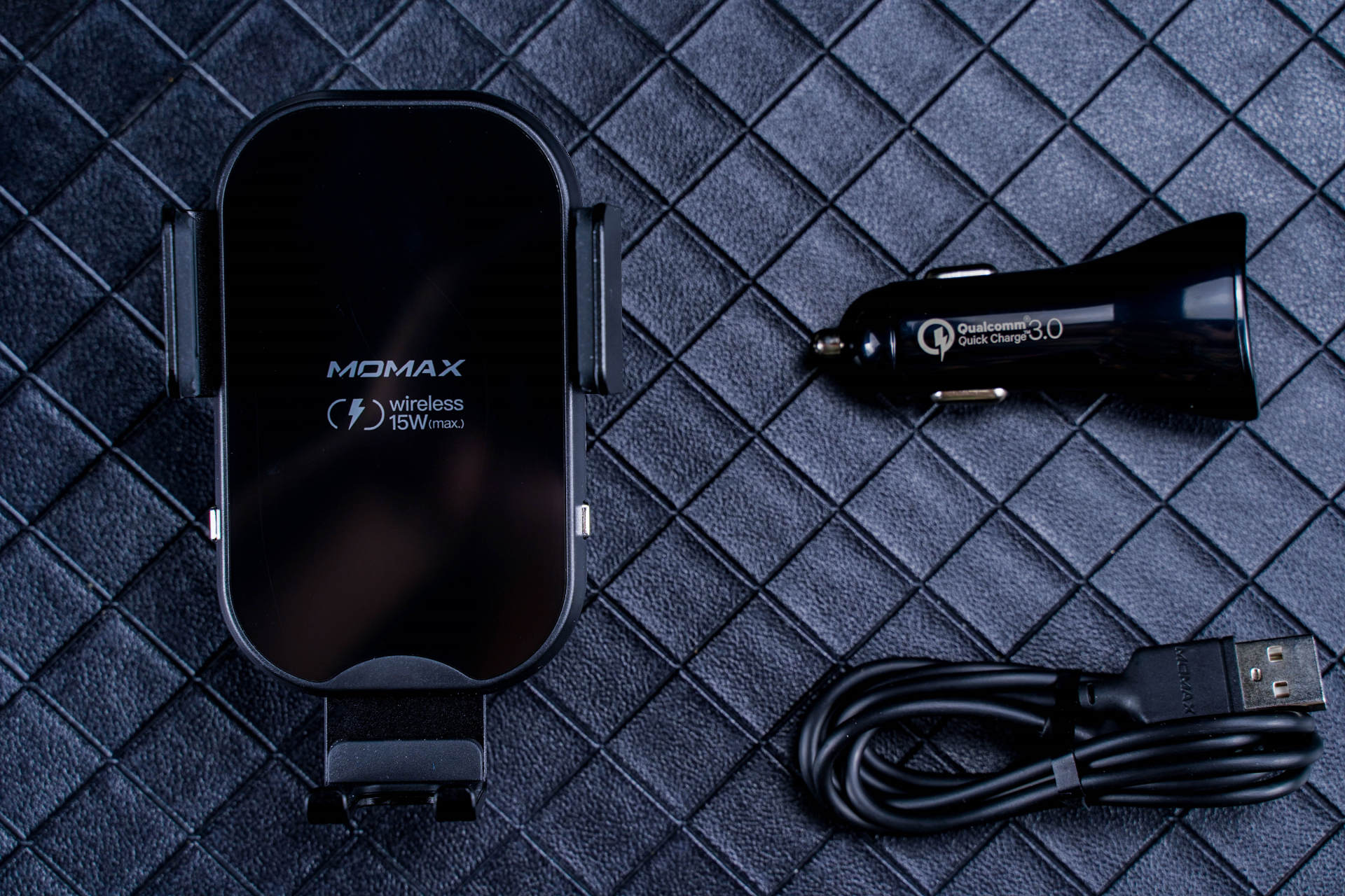 张弛有度，15W快充入手MOMAX摩米士车载无线充电手机支架