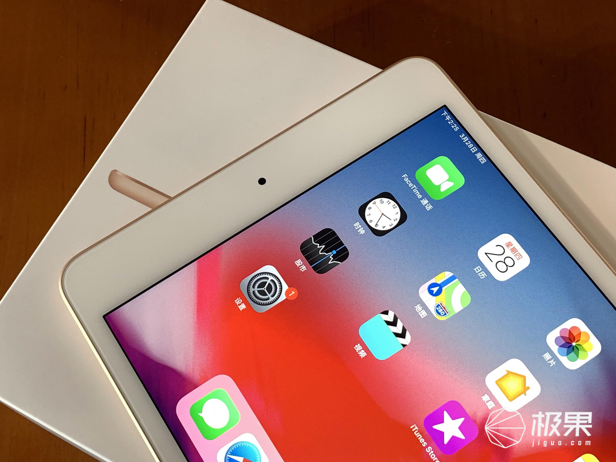 iPad mini图赏：精巧精美，显示屏品质不打折