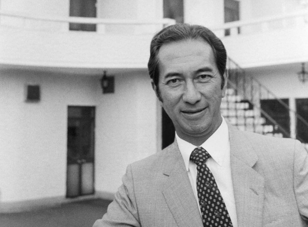 98岁赌王被曝病危！何超莲等人齐聚医院探视后，