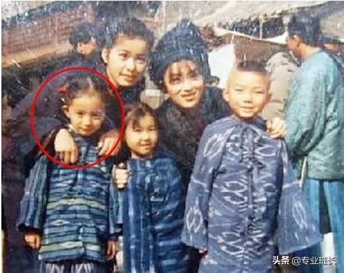 11岁杨幂搭李亚鹏演戏，大板牙抢镜，她还见证过林芳兵的青涩期