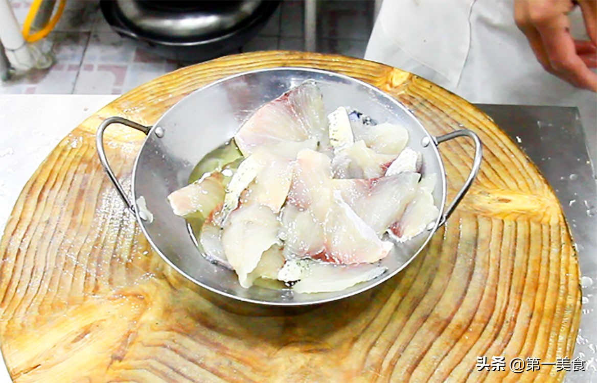 图片[6]-厨师长分享地道酸菜鱼 汤汁鲜香又开胃 鱼片嫩白又不腥-起舞食谱网