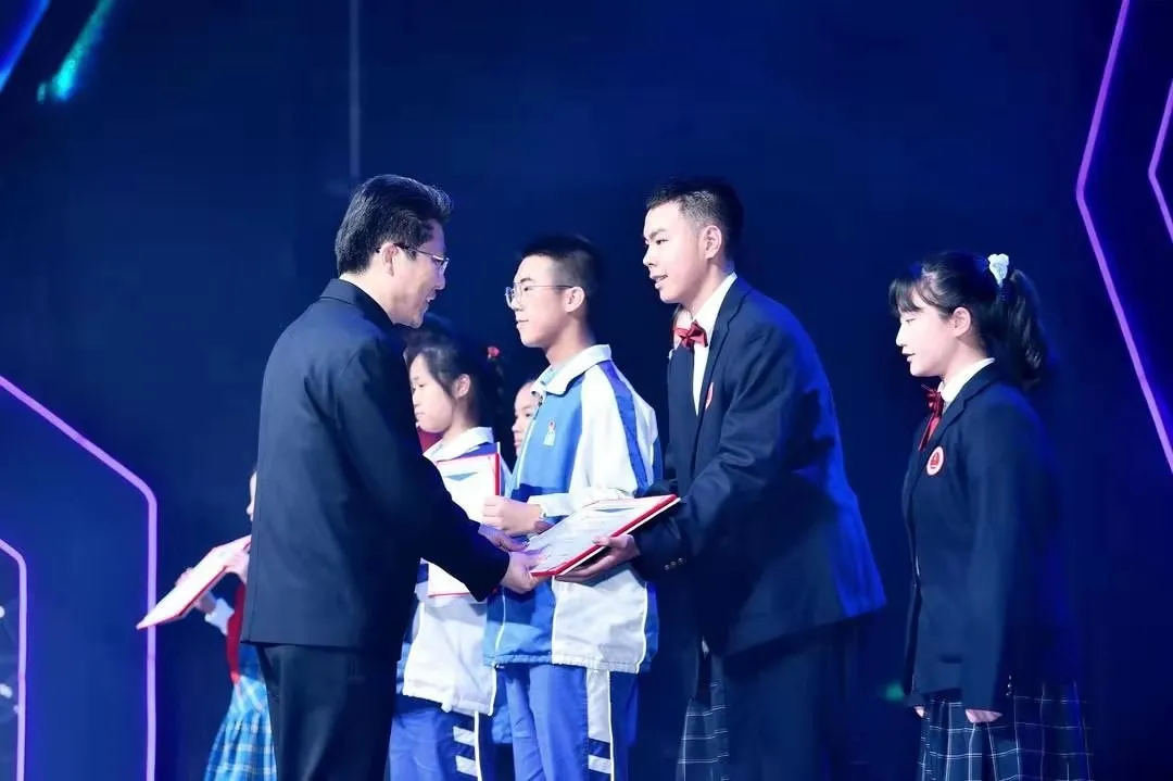 天七学子获成都市青少年科技创新大赛最高奖