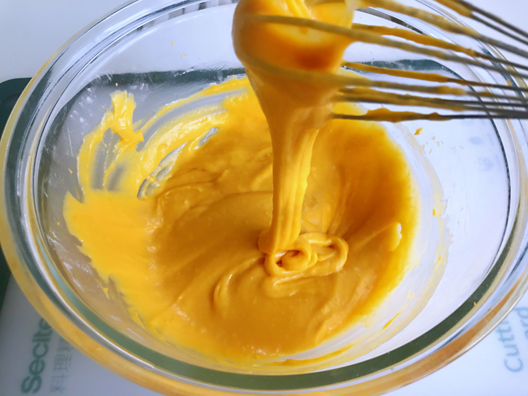 女人要多吃它，鬆軟香甜又養顏，不用揉麵，個個開花，比蛋糕好吃