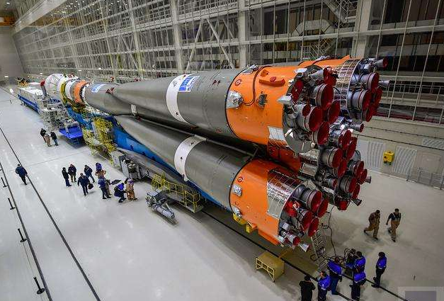 太空中又一次发生爆炸，68块碎片高速飞出，美军