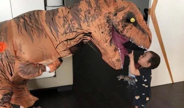 46岁吴京《硬汉》形象全无，头发花白宛如老人状