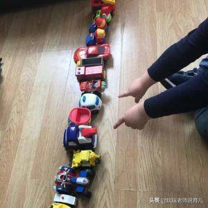 孩子扔?xùn)|西搞破壞？了解動作思維發(fā)展三大階段，教他這樣扔和玩