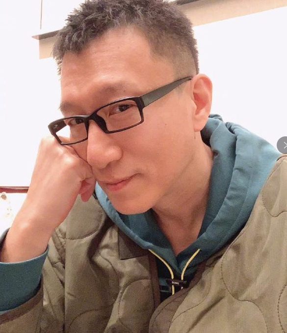 孙红雷瘦了重回颜王巅峰，晒自拍炫耀！喊话黄磊黄渤在线等夸奖