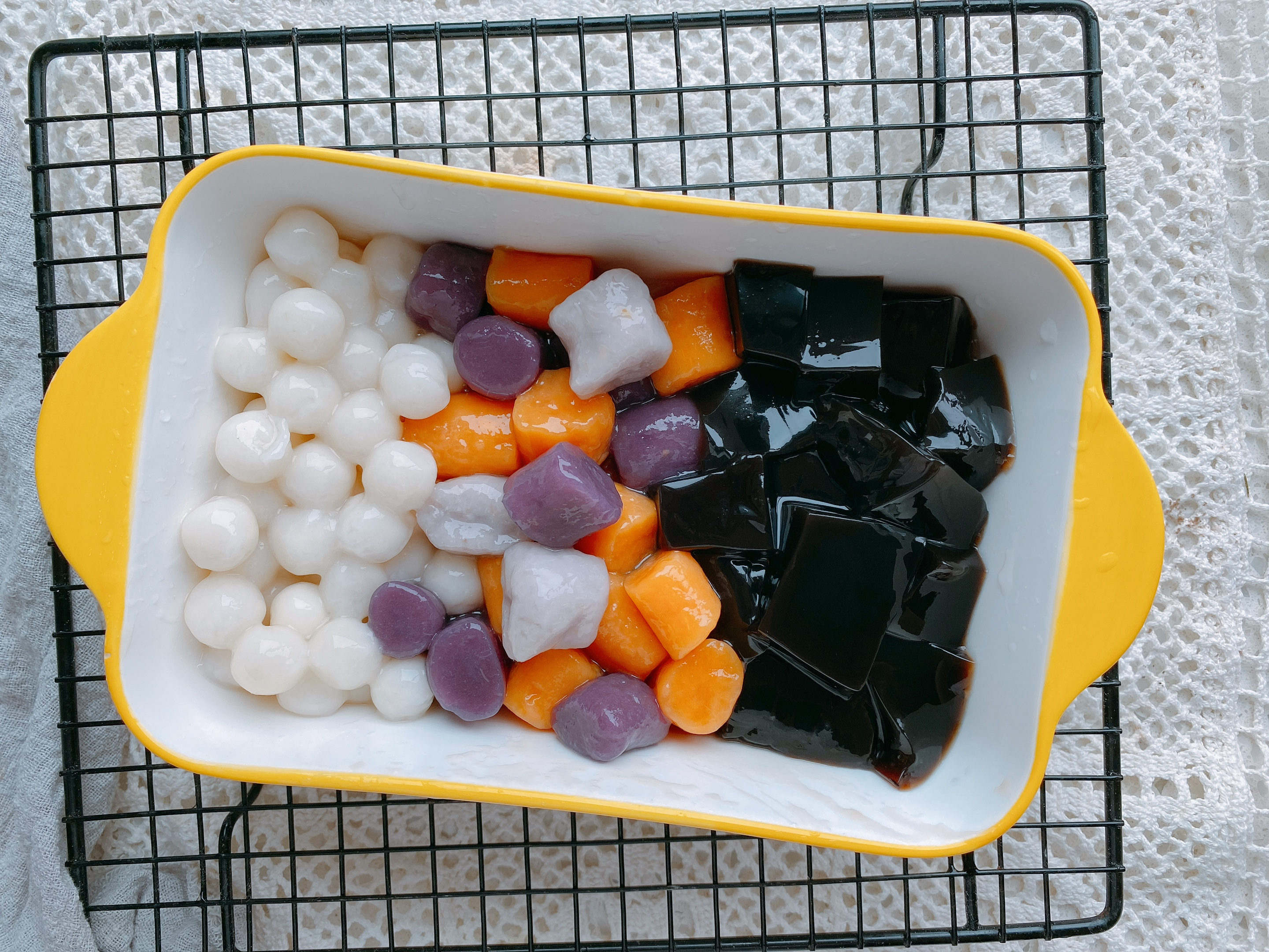 天气热试试冷饮拼盘，用料足清凉降火，比烧仙草还好吃，解暑神器