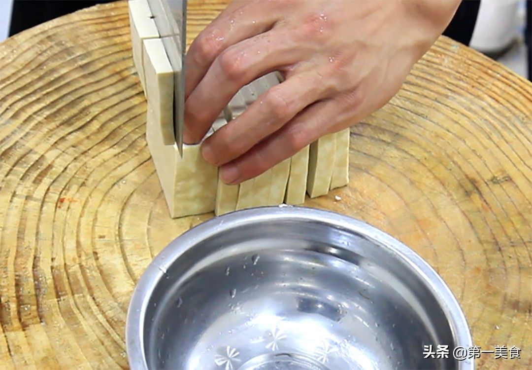 图片[2]-回锅豆腐怎么做鲜嫩又不破碎 厨师长教你小技巧 焦香鲜嫩又营养-起舞食谱网