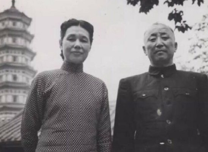1955年“战犯”卫立煌返回大陆，为何惊动六大元帅亲自作陪？
