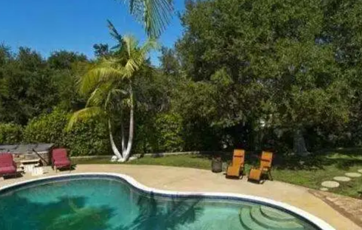 参观王宝强在美国的豪宅，粉色墙面配斑马床单