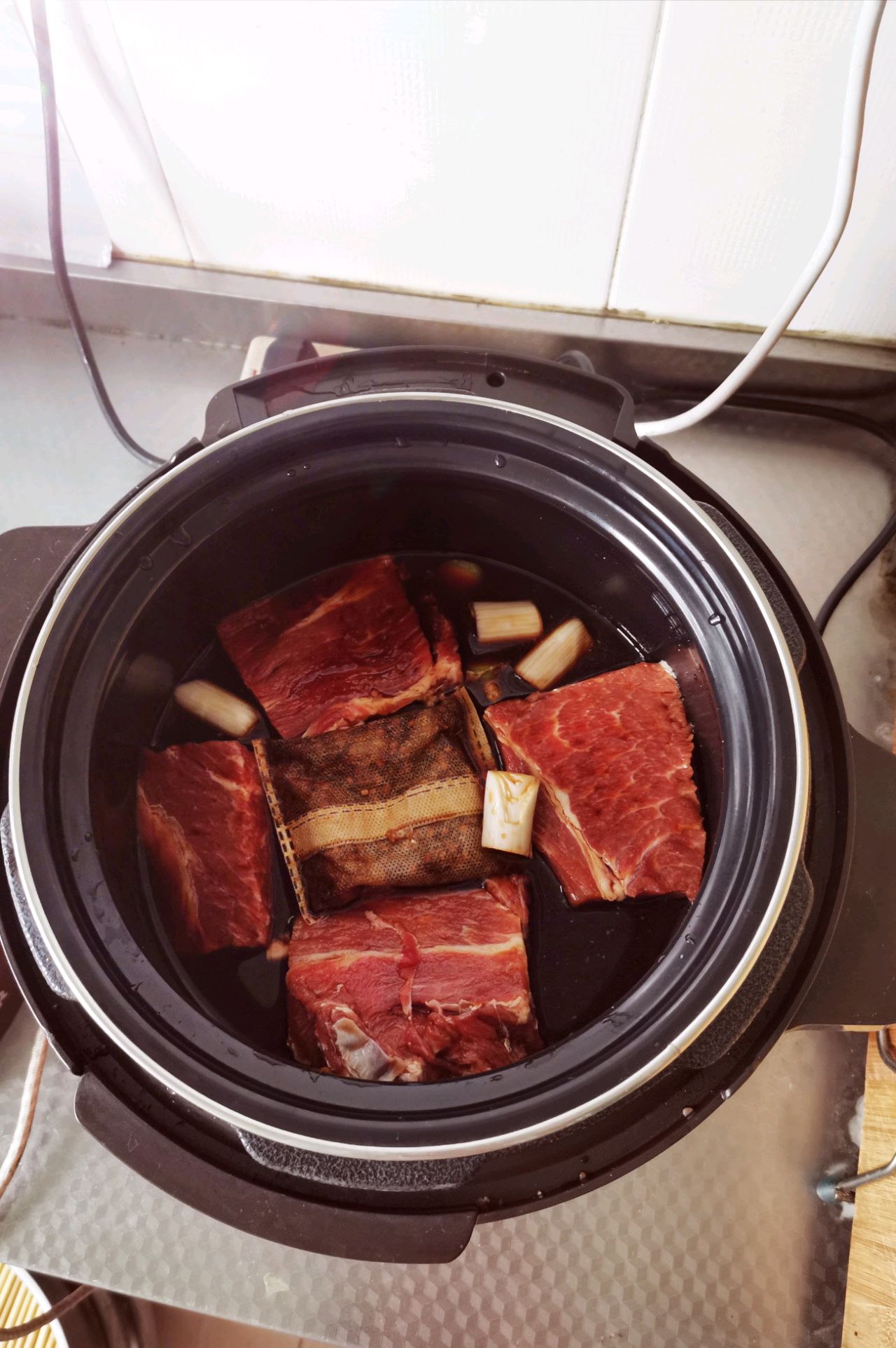 酱牛肉的做法并不难，看一遍就能学会，味道还是不错的