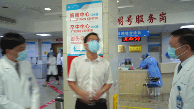 哪有什么盖世英雄！TA们，是身披白衣的医生而已