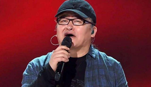 刘欢：与卢璐相守32年，内里却是个酒鬼，曾喝到“股骨头坏死”