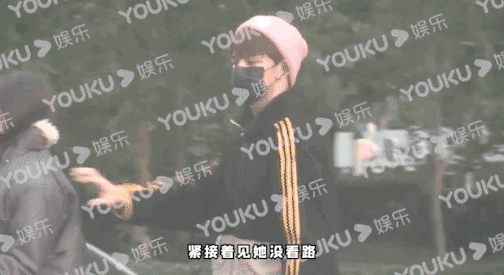 Help! Does she come out again hammer broken bits male? 