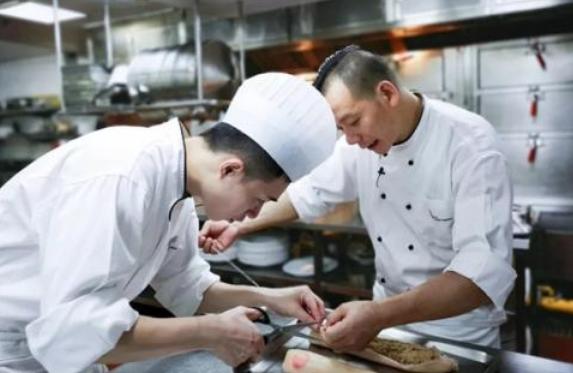 日本是“寿司国”，美国是“牛排国”，在老外