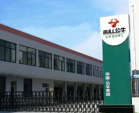 碾压公牛，小米插线板迎来劲敌，玩跨界的插排新品强势来袭