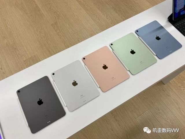 iPhone翻车了！iPhone 12深蓝色真机里手， 丑更新高宽比