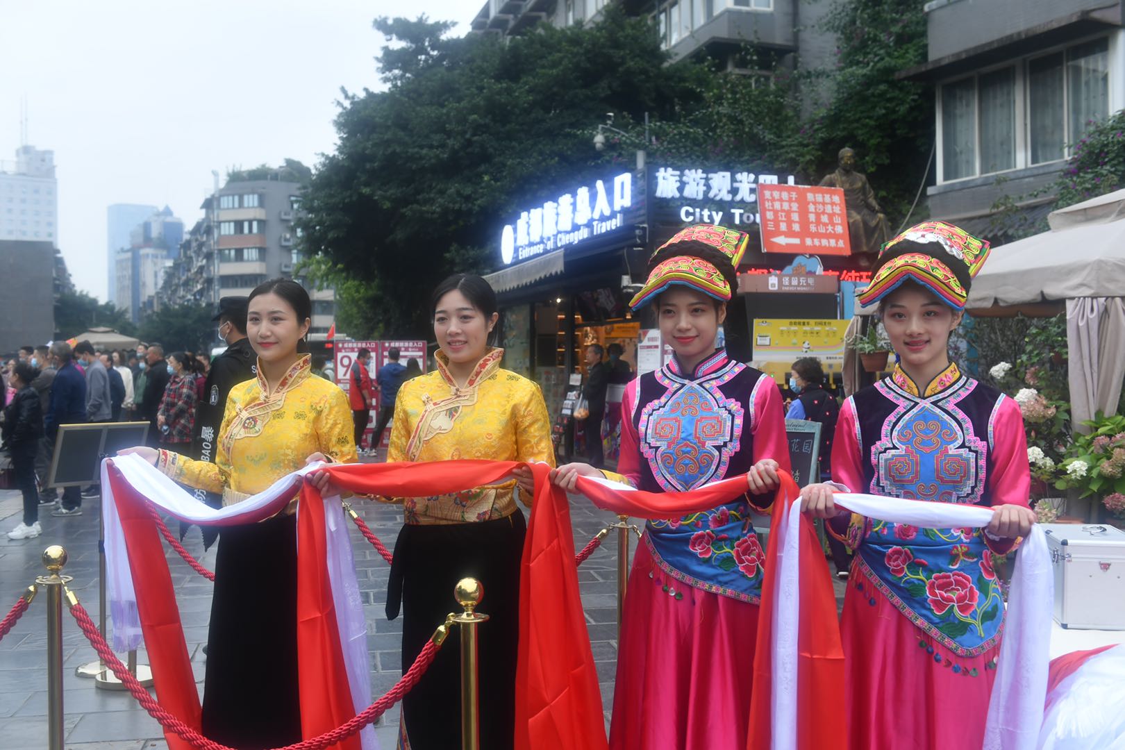 11月15日，四川理县邀请您去迎羌年、赏红叶、泡温泉