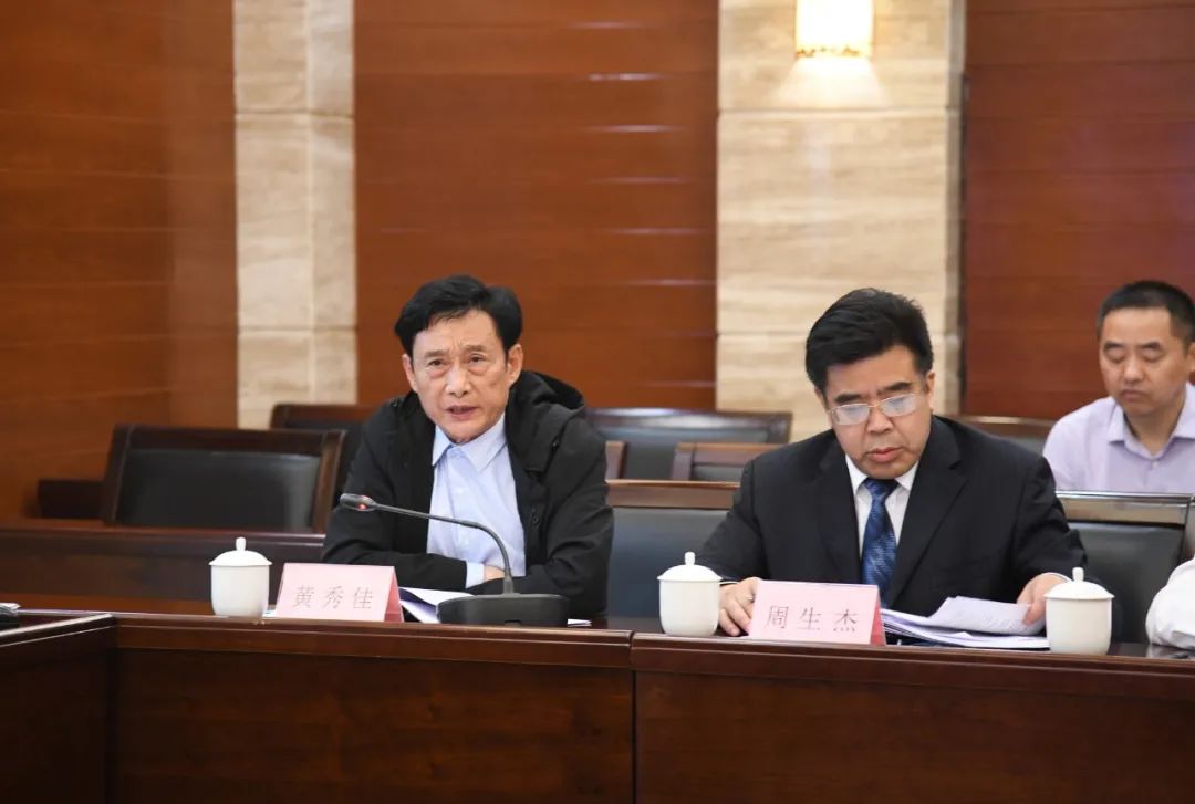 市五届人大常委会举行第四十四次会议《怀化市机动车停车条例（草案）》进入二审阶段