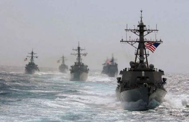 30艘伊朗快艇150米处止步 百枚反舰导弹锁定 美舰