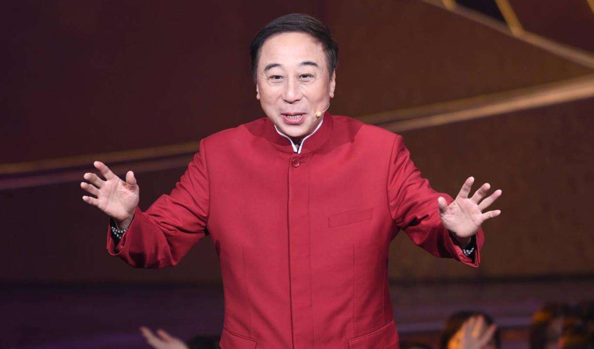 没沉浸在过去光环下的老牌喜剧人冯巩，在另外一个圈子正红得发紫