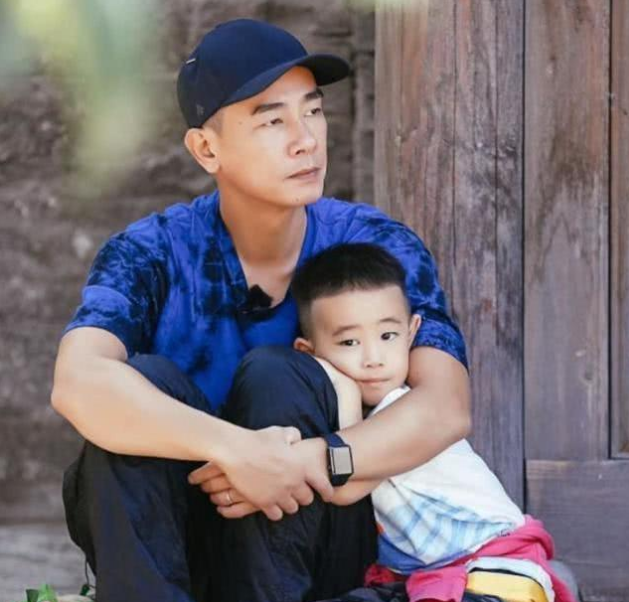 从贫民窟爬出来的陈小春，成名后为何不去找被