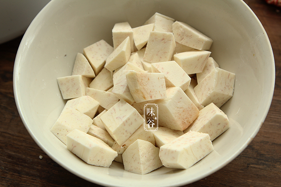 立秋将至，别错过吃芋头，加红豆炖一炖，香甜软糯又营养