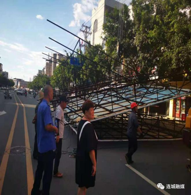 「我为群众办实事」连城县城市管理局集中拆除存在安全隐患的广告牌