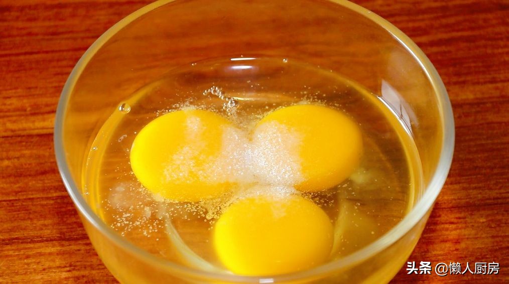 雞蛋和辣椒一起炒，比加了麵粉的雞蛋餅好吃，不用為先炒哪個犯愁