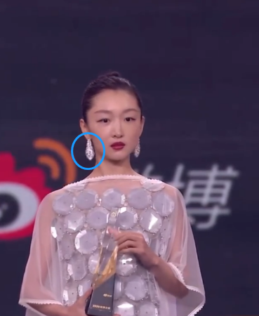 周冬雨耳环77万，热巴项链45万，都比不过韩红短短几句话