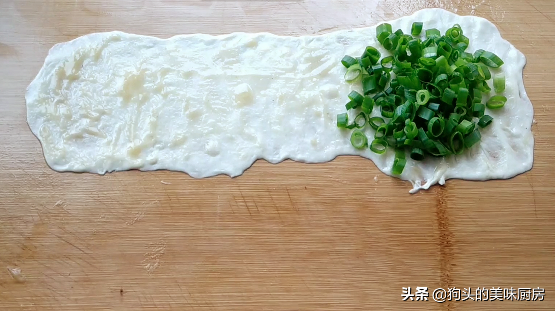蔥油餅這樣做才外酥裡軟，和麵很關鍵，做對了比手抓餅還好吃