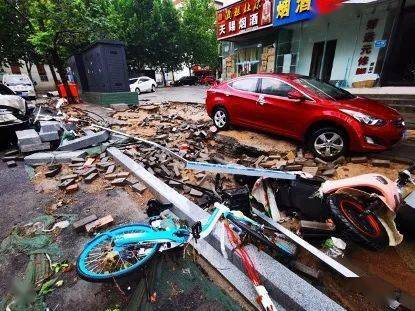 河南暴雨过后冲走的物品，捡到者该不该归还或上交？