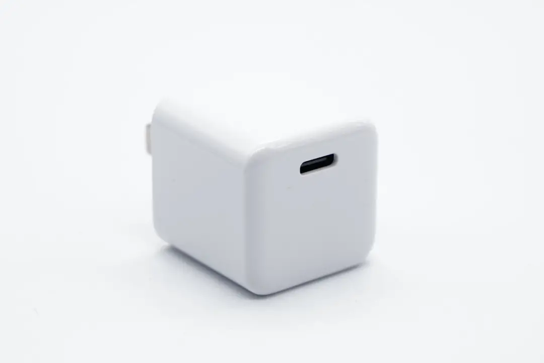 iPhone 13新机即将发布，35家工厂推出上百款快充新品