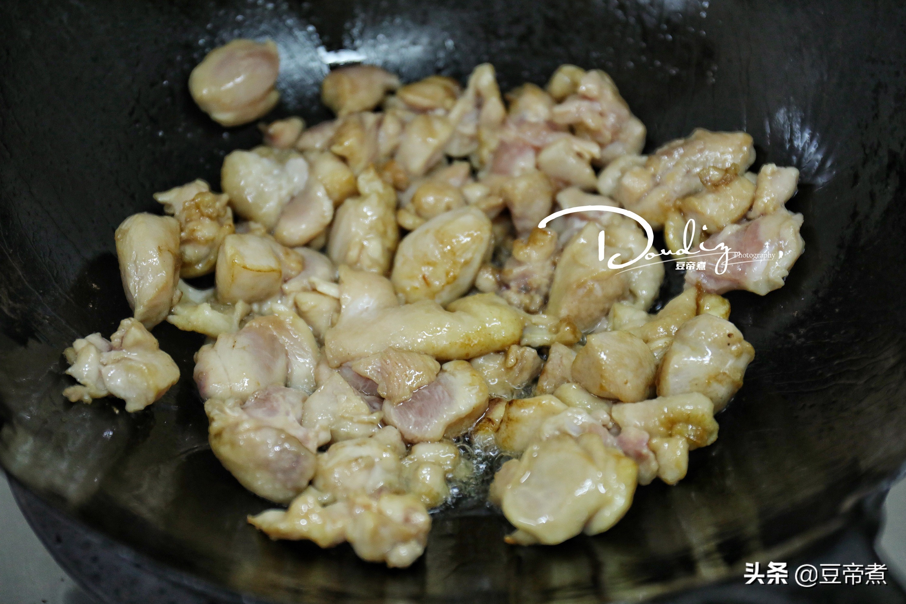 鸡腿新吃法味道香肉质嫩，怎么吃也不腻，我家孩子三天两头就馋