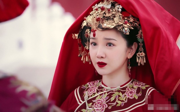 《斛珠夫人》终于公布角色海报，女主杨幂虽美