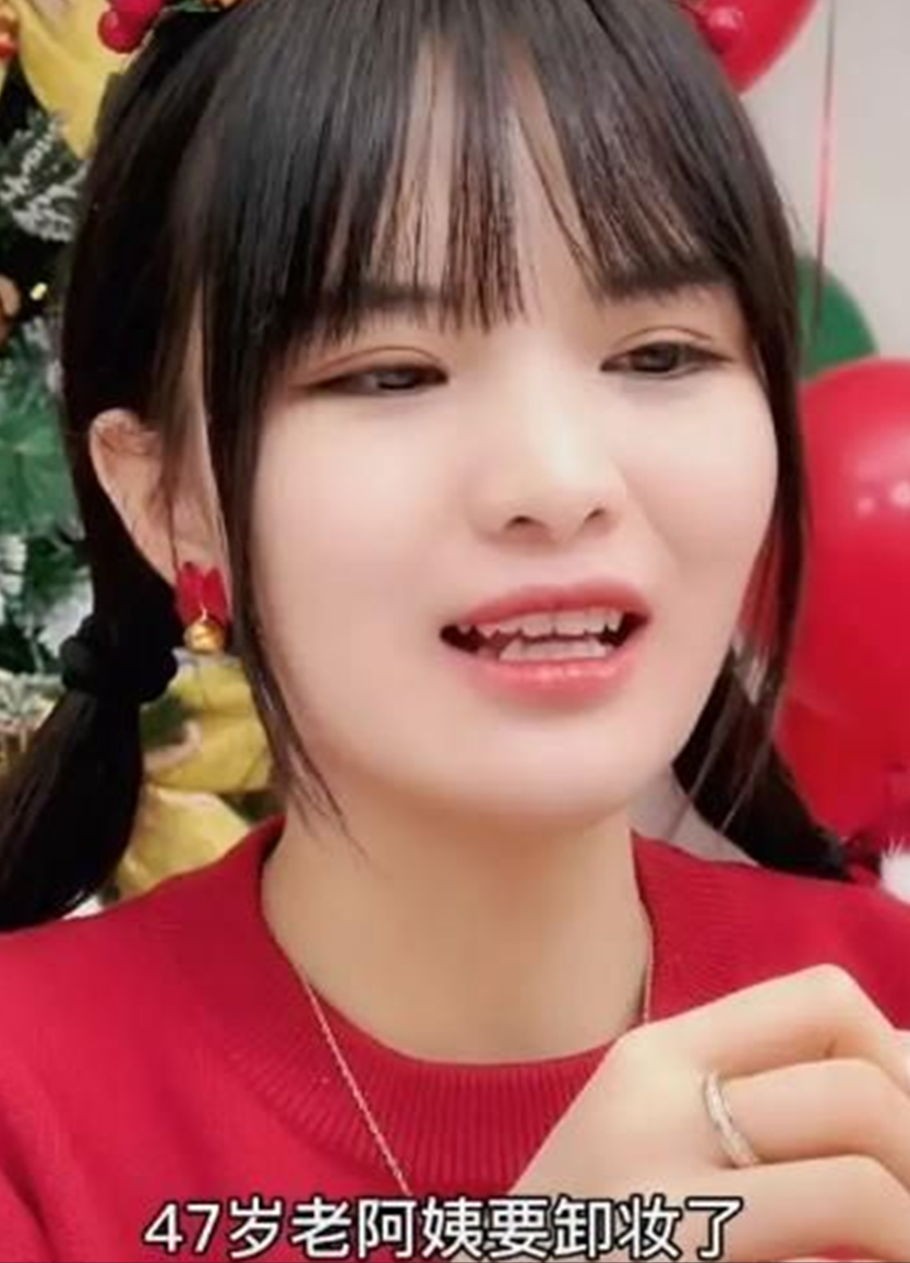 47岁阿姨娃娃脸走红，“少女感”十足，网友感叹