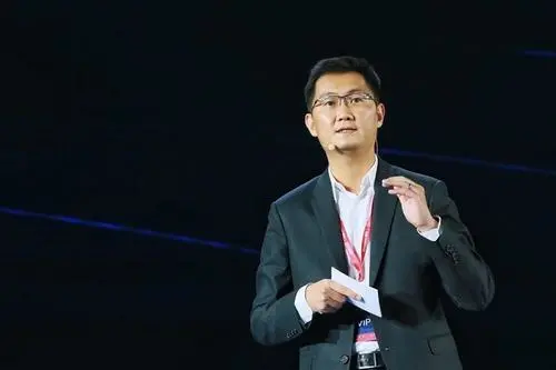 永远走不出股权斗争的万科，到底踩了什么坑？