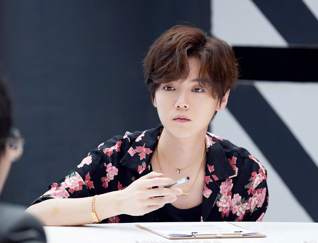 鹿晗携手多位影帝首度出演大反派，阵容海报曝