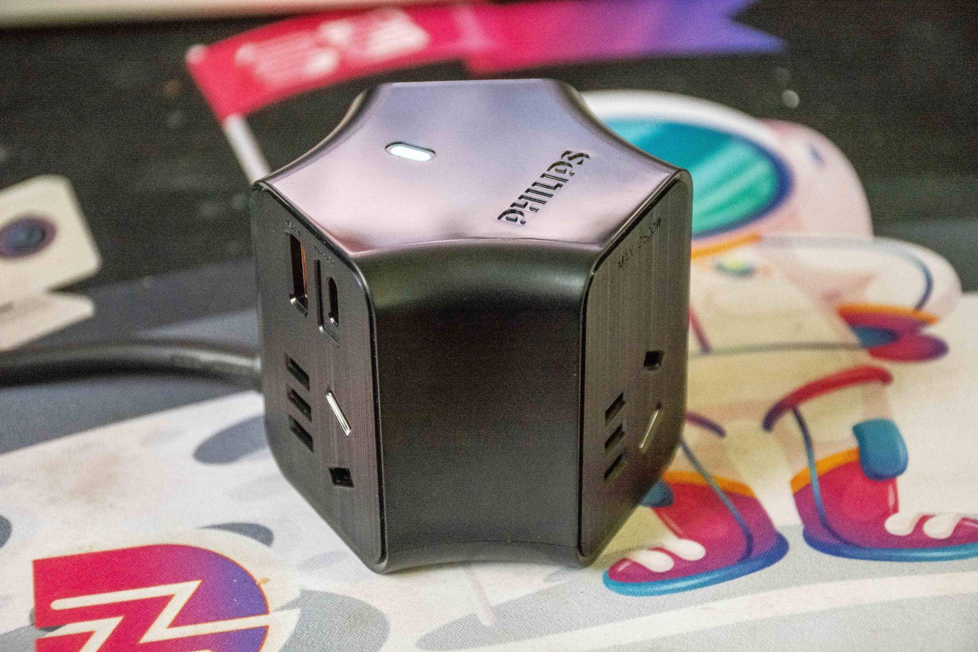 值得买的桌面神器：六合一+65W快充，飞利浦摩天轮它都给到了