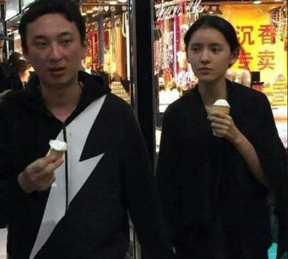 29岁张予曦近照被曝，“电棍腿”超抢镜，难怪被王思聪一眼看上