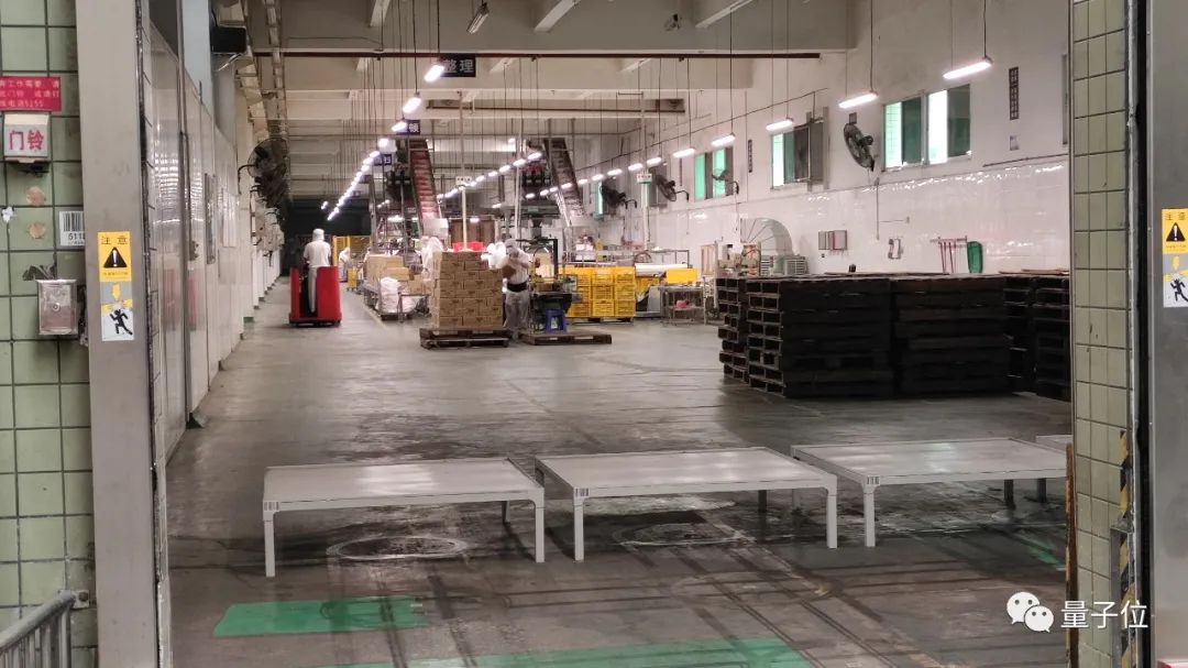 25台机器人=18名搬运工，我在徐福记工厂围观旷视河图落地
