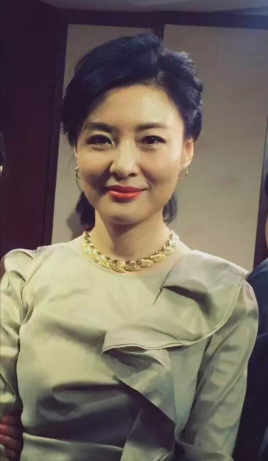 知名主持人美照一册，欣赏