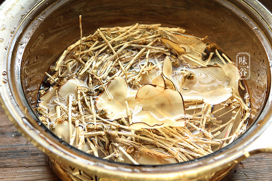 天热，就爱吃这甜品，煮一煮，冻一冻，嫩滑可口，清热去火真好喝