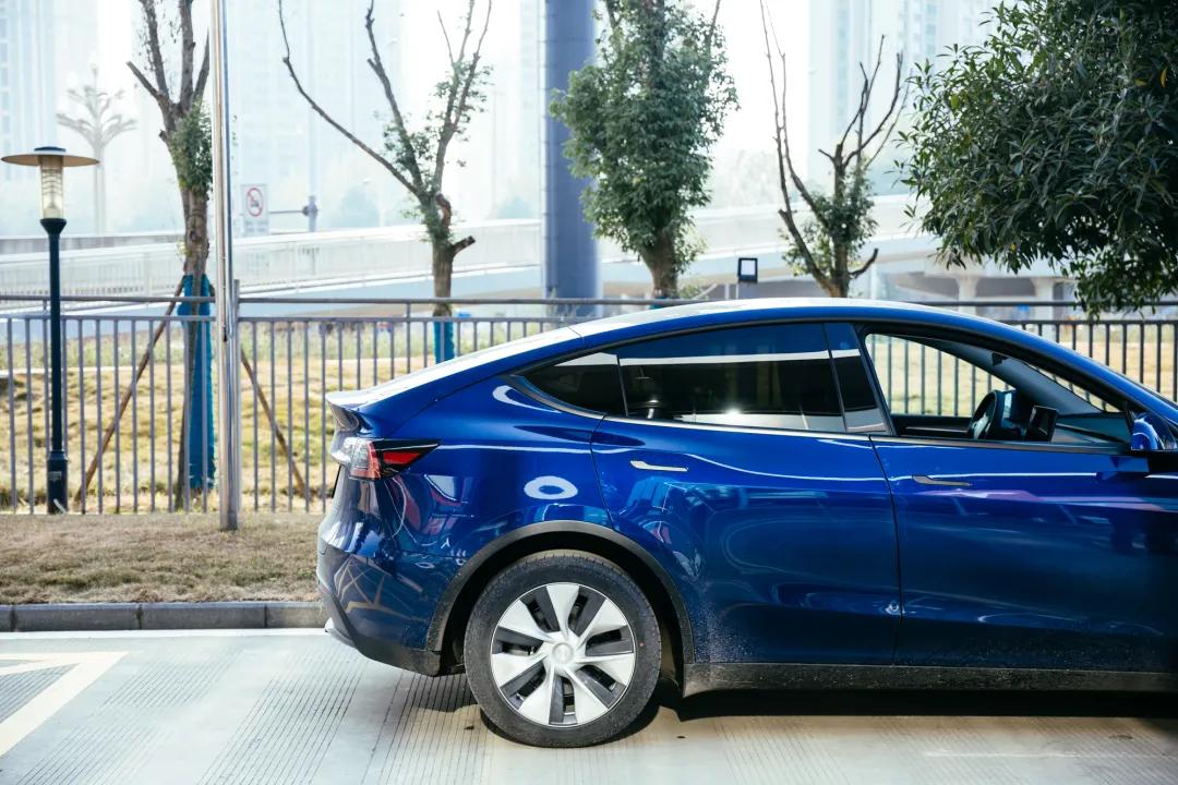 短试特斯拉Model Y：有些上头，但需妥协