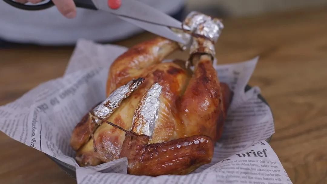 别出去排队了！巨香巨好吃的烤鸡在家就能做，超有圣诞内味儿