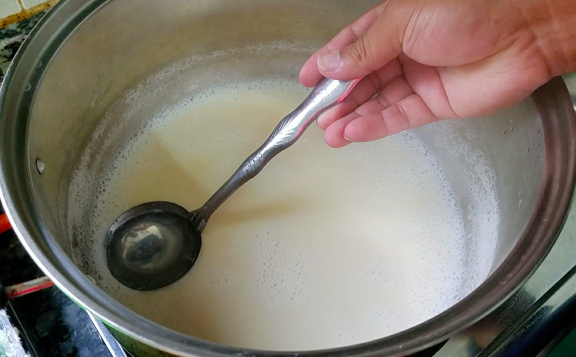 想吃豆腐不用出去買啦，教你在家做，用白醋點豆腐，一次就成功