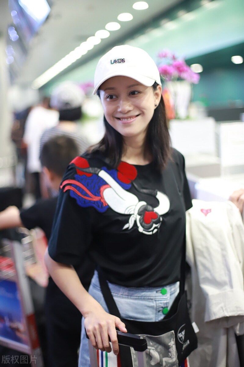 Ni rainbow clean because " sexy underwear " old and compunctious, suffer pa Mom cold shoulder, lack self-confidence badly for a time