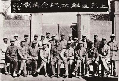 蒋介石算卦 预见要败给毛泽东 去台湾前一言不发 伸出3个手指 资讯咖